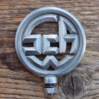 Schutzblechfigur SCHARP WEISSENBURG, Alu Druckguss, orig. Altbestand 30er Jahre, Zustand siehe Bild 