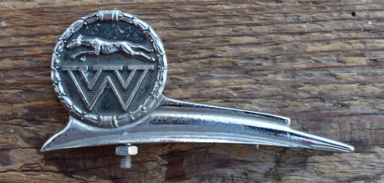 Schutzblechfigur WINDT, Zinkdruckguss verchromt, orig. Altbestand, Zustand siehe Bild 