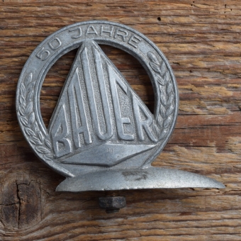 Schutzblechfigur BAUER, Alu Druckguss, orig. Altbestand 60er Jahre, Zustand siehe Bild 