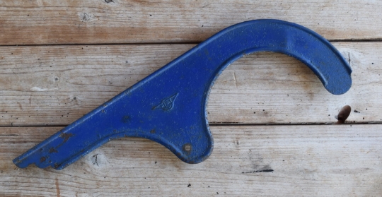 Kettenschutz "HEBIE", Länge c.a. 41 cm, orig. 60er J., unrestaurierter Zustand gem. Bildern 