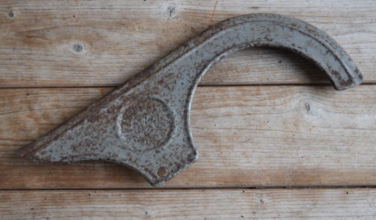 Kettenschutz "STRICKER", Länge c.a. 33 cm, orig. 50er J., unrestaurierter Zustand gem. Bildern    