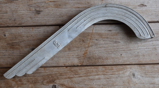 Kettenschutz "GREIF & SCHLICK", Länge c.a. 33 cm, orig. 50-60er J., unrestaurierter Zustand gem. Bildern    