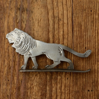 Universale Schutzblechfigur LÖWE - passend für jedes Rad, Eisen verchromt, orig. Altbestand 30er Jahre, Zustand siehe Bild 