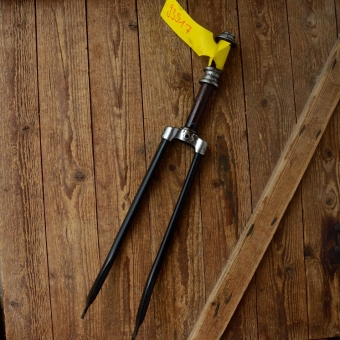 Gabel 26"orig. 50er J. unrestauriert, Schaftlänge 205 mm, Scheidenlänge 367 mm, Weite oben 58 mm, Zustand siehe Bilder  