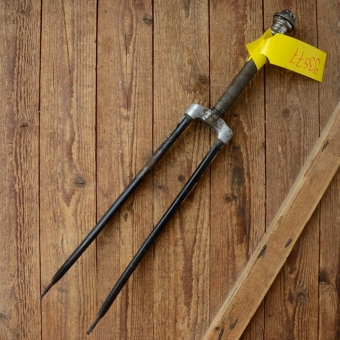 Gabel 28"orig. 30-50er J. unrestauriert, Schaftlänge 222 mm, Scheidenlänge 395 mm, Weite oben 59 mm, Zustand siehe Bilder  