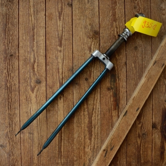 Gabel 28"orig. 50er J. unrestauriert, Schaftlänge 209 mm, Scheidenlänge 395 mm, Weite oben 59 mm, Zustand siehe Bilder  