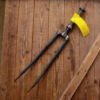 Gabel 28"orig. 30-50er J. unrestauriert, Schaftlänge 213 mm, Scheidenlänge 390 mm, Weite oben 63 mm, Zustand siehe Bilder  