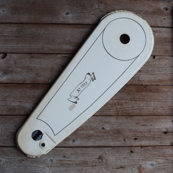 Kettenschutz Hollandrad, 26 Zoll, Moleskin Lacktuch, weiß (leicht vergilbt), orig. NOS, Länge=59cm, Mitte Mitte Loch=42,5cm 