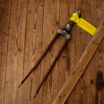 Gabel 28"orig. 50er J. unrestauriert, Schaftlänge 165 mm, Scheidenlänge 385 mm, Weite oben 60 mm, Zustand siehe Bilder  