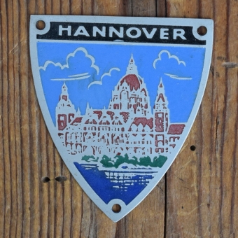Universelles Wappen aus dem Zubehörbereich z.B. für Schutzbleche HANNOVER, 50er Jahre, Originalwappen aus Sammlungsbestand    