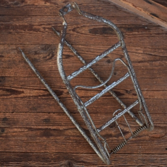 Gepäckträger, orig. 50er Jahre,gebraucht mit Gebrauchsspuren s. Bilder, Breite 14,5cm, Höhe c.a. 36,8cm 