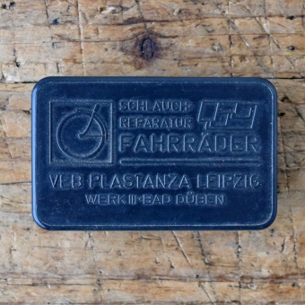 Flickzeug Kunststoffdose "VEB PLASTANZA LEIPZIG" orig. 70er Jahre, 76 x 48 x 20 mm, ohne Inhalt 