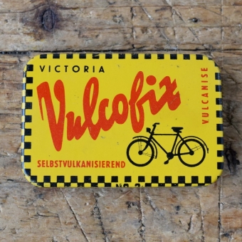 Flickzeug Blechdose "VICTORIA VULCOFIX" orig. 50er Jahre, 60 x 40 x 14 mm, ohne Inhalt 