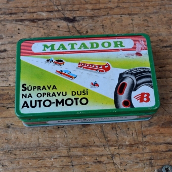 Flickzeug Blechdose "MATADOR" orig. 50er Jahre, 130 x 80 x 36 mm, ohne Inhalt 