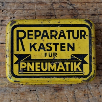 Flickzeug Blechdose "FÜR PNEUMATIK" orig. 30er Jahre, 83 x 61 x 22 mm, ohne Inhalt 