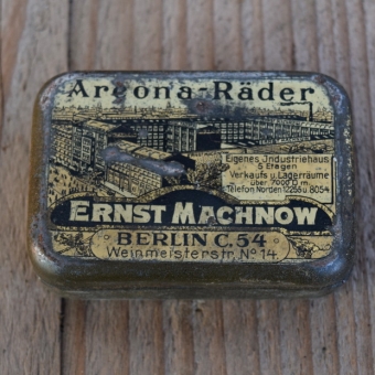 Flickzeug Blechdose "ARCONA ERNST MACHNOW" orig. 30 er Jahre, 58 x 40 x 19 mm, ohne Inhalt 