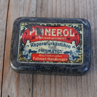 Flickzeug Blechdose "PINNEROL" orig. 20 er Jahre, 82 x 58 x 25 mm, ohne Inhalt 