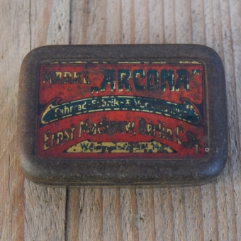 Flickzeug Blechdose "ARCONA" orig. 30 er Jahre, 68 x 46 x 22 mm, ohne Inhalt 