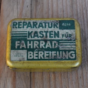 Flickzeug Blechdose orig. 30er Jahre, 70 x 50 x 21 mm, ohne Inhalt 