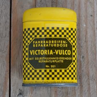 Flickzeug Blechdose "VICTORIA-VULCO" orig. 50 er Jahre, 60 x 42 x 20 mm, neu aus Altbestand, Inhalt größtenteils erhalten 