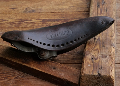 Sattel WITTKOP, für Renn-bzw. Sportrad, Leder, braun, Gestell verzinkt, original 50er Jahre, gebr. 