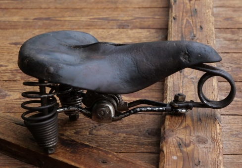 Sattel Herren, MEISTER, für Tourenrad, Leder, braun, Gestell vernickelt, original 20er Jahre, gebr. 