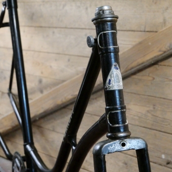 Fahrradrahmen DÜRKOPP, Damenausführung, 28 Zoll, 1930er Jahre, schwarz, Linien rot/weiß, gebr. 