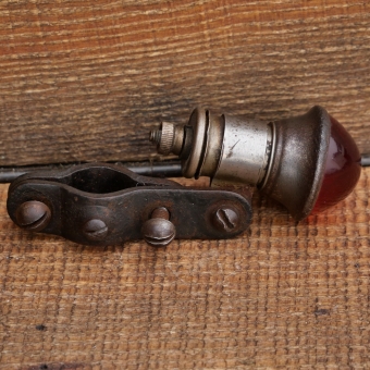 Rücklicht für Strebenmontage, orig. Ende 20er/30er Jahre, vernickelt, Schelle verchromt, Domlinse, gebr. 