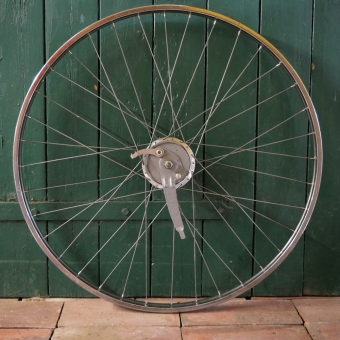 Vorderrad, Bj. 1983, 28 Zoll (635), für Tourenrad, Westwood Stahl-Felge verchromt, STURMEY ARCHER Trommelbrems-Nabe, NOS 