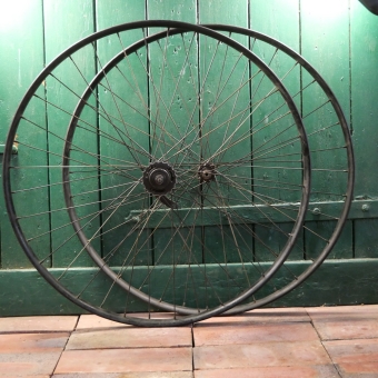 Laufradsatz 28 Zoll (635mm) für Wulstbereifung, 30er/40er J., Naben schwarz, gebraucht 