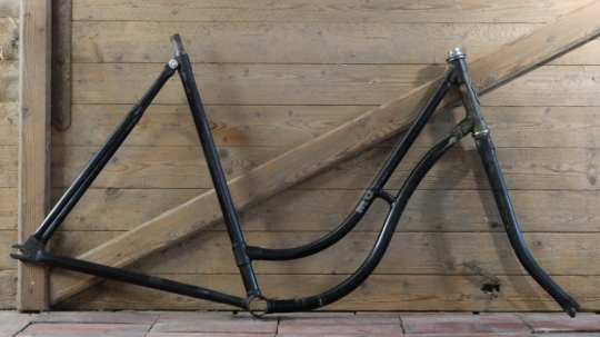 Fahrradrahmen Möve, Damenausführung, 28 Zoll, DDR 1950er J. 