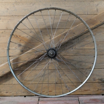 Hinterrad für Wulstbereifung 26 Zoll, Außendurchmesser ca. 581 mm, 1939, Felge silber überstrichen, Torpedo-Nabe verchromt, gebr. 