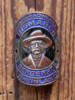 Steuerkopfschild BISMARCK, 10er/20er Jahre, Messing emailliert, Originalschild aus Sammlungsbestand 