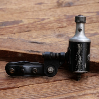 Dynamo Bosch, orig. 50er Jahre, 6V/3W, Rechtsläufer, Alu/schwarz lackiert, gebr. 