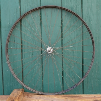 Vorderrad 28 Zoll (622) für Drahtbereifung, 60er J., schwarz, Linien rot/weiß, BERG-Nabe, gebr. 