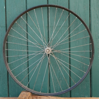 Vorderrad 28 Zoll (622) für Drahtbereifung, 60er J., schwarz, Linien weiß, Nabe verzinkt, gebr. 
