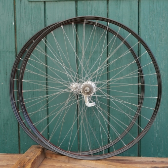 Laufradsatz 28 Zoll (622) für Drahtbereifung, 60er J., Hinterrad mit Torpedo 3-Gang Mod. 515, gebr. 