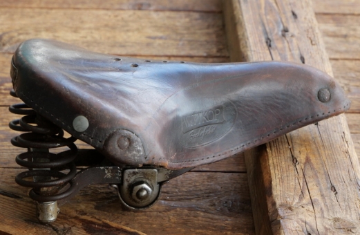 Sattel WITTKOP, Herren, 30er/40er Jahre, Leder braun, Gestell verchromt, gebr. 