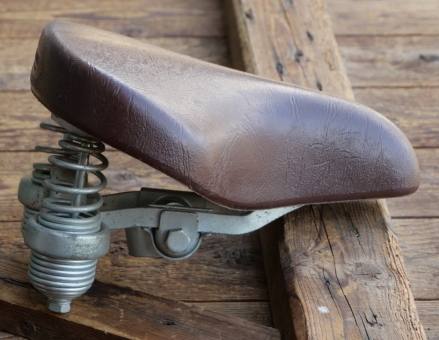 Sattel MERTENS, Damen, Kunstleder, braun, Gestell verzinkt, original 70er/80er Jahre, gebr. 