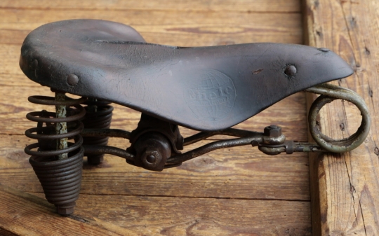 Sattel MIELE, Herren, Leder, braun, Gestell vernickelt, original 20er/30er Jahre, gebr. 