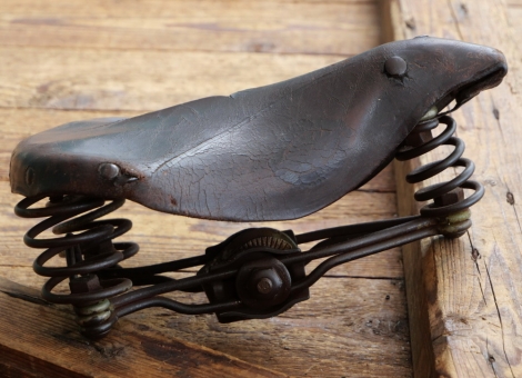 Sattel für Damenfahrrad, original 10er/20er Jahre, Leder, Gestell vernickelt, gebr. 