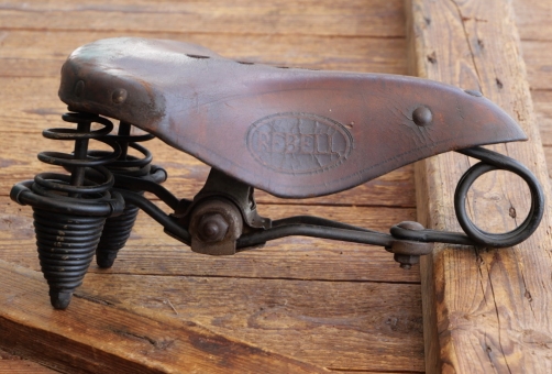 Sattel, Herren, REBELL, Leder, braun, vernickelt/schwarz lackiert, original 20er Jahre, gebr. 