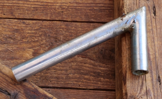 Winkelsattelstütze, Durchmesser: ca. 22,2 mm, Schaftlänge: ca 160 mm, verchromt, orig. 20er/30er Jahre, gebr. 