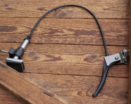 Stempelbremse mit Seilzug u. Hebel, DDR, orig. 70er/80er J., verchromt/Kunststoff, gebr. 