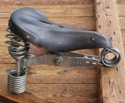 Sattel Herren, LEPPER Primus, Leder schwarz, Gestell verzinkt, 1980er J., gebr. 