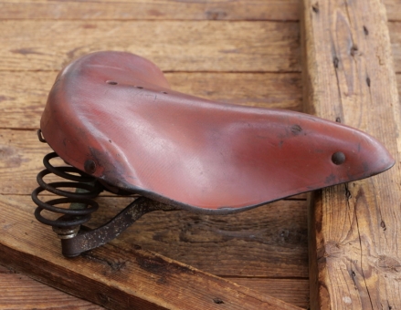 Sattel Damen, Leder rotbraun, Gestell verchromt, 1940er/50er J., gebr. 